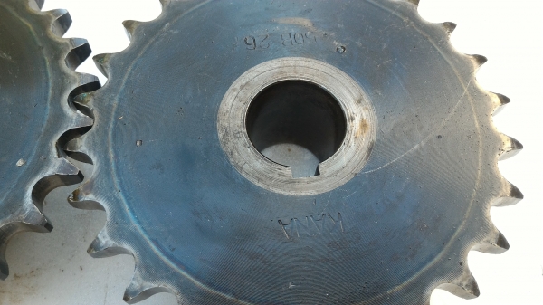 สเตอร์โซ่ขับส่งกำลัง ยี่ห้อ KANA จากญี่ปุ่น มีหลายขนาด เบอร์ 50 B มีขนาดขนาดเช่น 26 ฟัน, 12 ฟัน