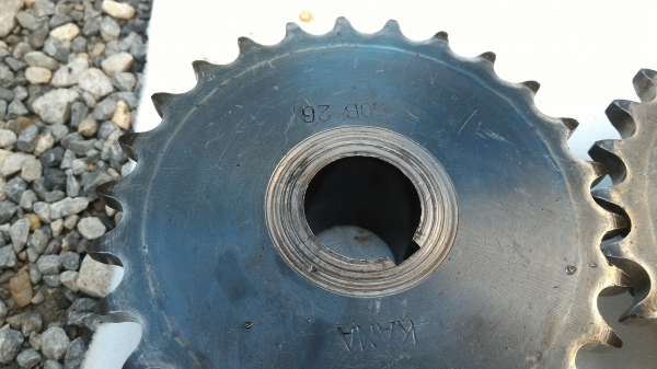 สเตอร์โซ่ขับส่งกำลัง ยี่ห้อ KANA จากญี่ปุ่น มีหลายขนาด เบอร์ 50 B มีขนาดขนาดเช่น 26 ฟัน, 12 ฟัน