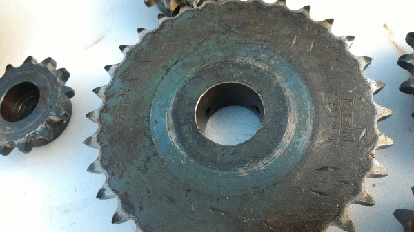 สเตอร์โซ่ขับส่งกำลัง ยี่ห้อ KANA จากญี่ปุ่น มีหลาย เบอร์ 40 และ No 35  มีขนาดขนาดเช่น 13 ฟัน ,16 ฟัน , 18 ฟัน , 40 ฟัน อื่นๆอีกตามภาพ