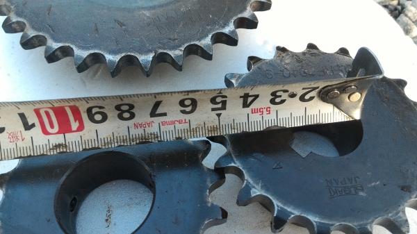 สเตอร์โซ่ขับส่งกำลัง ยี่ห้อ KANA จากญี่ปุ่น มีหลาย เบอร์ 40 และ No 35  มีขนาดขนาดเช่น 13 ฟัน ,16 ฟัน , 18 ฟัน , 40 ฟัน อื่นๆอีกตามภาพ