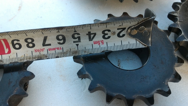 สเตอร์โซ่ขับส่งกำลัง ยี่ห้อ KANA จากญี่ปุ่น มีหลาย เบอร์ 40 และ No 35  มีขนาดขนาดเช่น 13 ฟัน ,16 ฟัน , 18 ฟัน , 40 ฟัน อื่นๆอีกตามภาพ