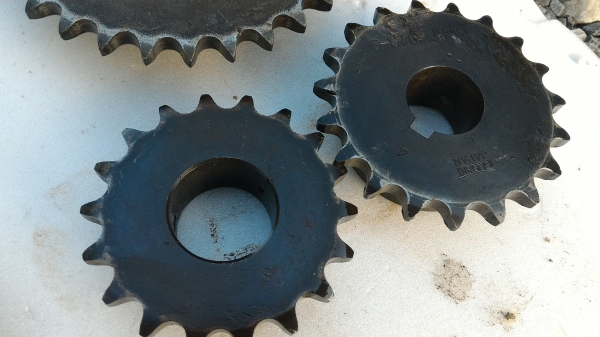 สเตอร์โซ่ขับส่งกำลัง ยี่ห้อ KANA จากญี่ปุ่น มีหลาย เบอร์ 40 และ No 35  มีขนาดขนาดเช่น 13 ฟัน ,16 ฟัน , 18 ฟัน , 40 ฟัน อื่นๆอีกตามภาพ