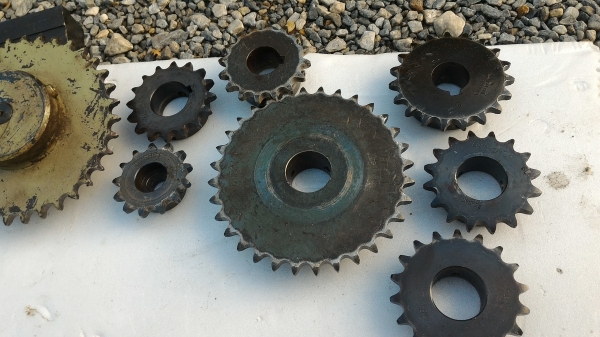 สเตอร์โซ่ขับส่งกำลัง ยี่ห้อ KANA จากญี่ปุ่น มีหลาย เบอร์ 40 และ No 35  มีขนาดขนาดเช่น 13 ฟัน ,16 ฟัน , 18 ฟัน , 40 ฟัน อื่นๆอีกตามภาพ