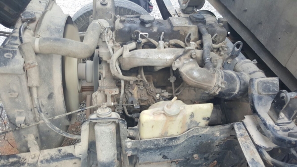 รถอีซูซุ  6  ล้อ ( ไม่ดั้ม )  88 แรงม้า. ปี 37.   สนใจติดต่อ  081 - 6079515