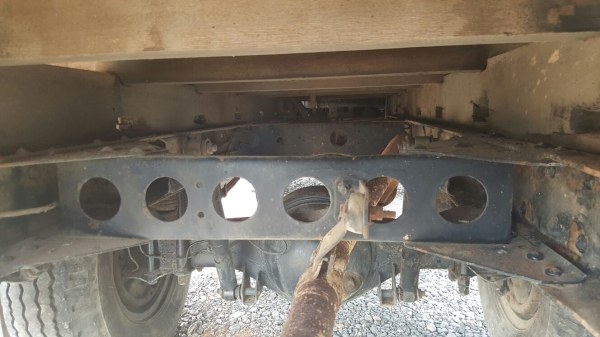 รถอีซูซุ  6  ล้อ ( ไม่ดั้ม )  88 แรงม้า. ปี 37.   สนใจติดต่อ  081 - 6079515