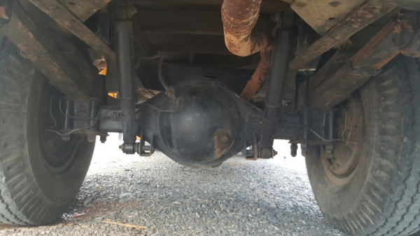 รถอีซูซุ  6  ล้อ ( ไม่ดั้ม )  88 แรงม้า. ปี 37.   สนใจติดต่อ  081 - 6079515