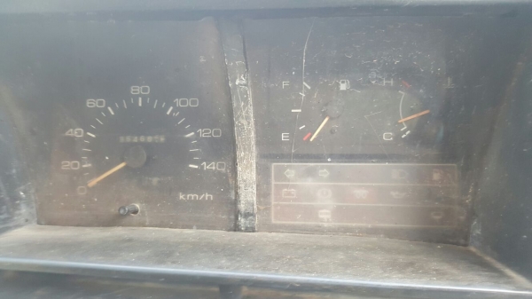 รถอีซูซุ  6  ล้อ ( ไม่ดั้ม )  88 แรงม้า. ปี 37.   สนใจติดต่อ  081 - 6079515