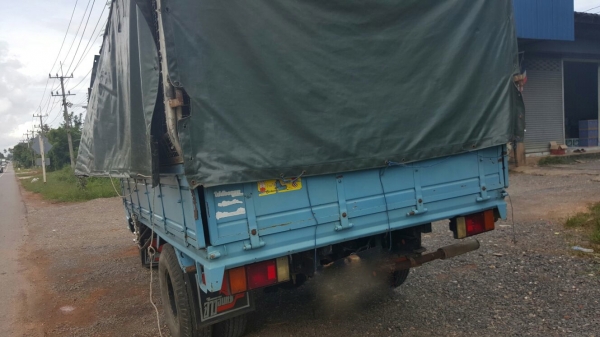 รถอีซูซุ  6  ล้อ ( ไม่ดั้ม )  88 แรงม้า. ปี 37.   สนใจติดต่อ  081 - 6079515