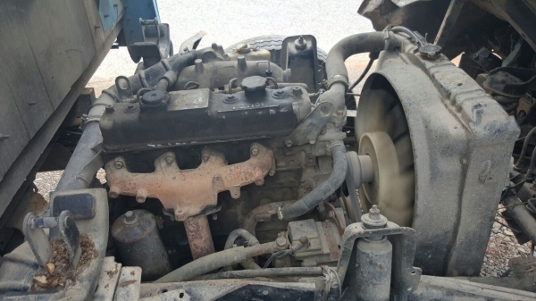 รถอีซูซุ  6  ล้อ ( ไม่ดั้ม )  88 แรงม้า. ปี 37.   สนใจติดต่อ  081 - 6079515