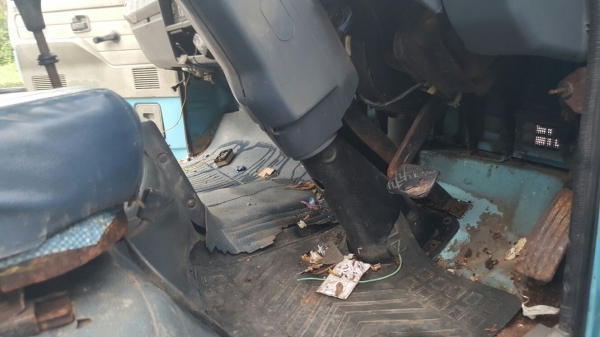 รถอีซูซุ  6  ล้อ ( ไม่ดั้ม )  88 แรงม้า. ปี 37.   สนใจติดต่อ  081 - 6079515