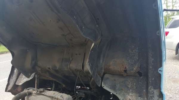 รถอีซูซุ  6  ล้อ ( ไม่ดั้ม )  88 แรงม้า. ปี 37.   สนใจติดต่อ  081 - 6079515