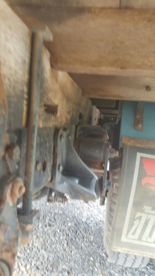 รถอีซูซุ  6  ล้อ ( ไม่ดั้ม )  88 แรงม้า. ปี 37.   สนใจติดต่อ  081 - 6079515