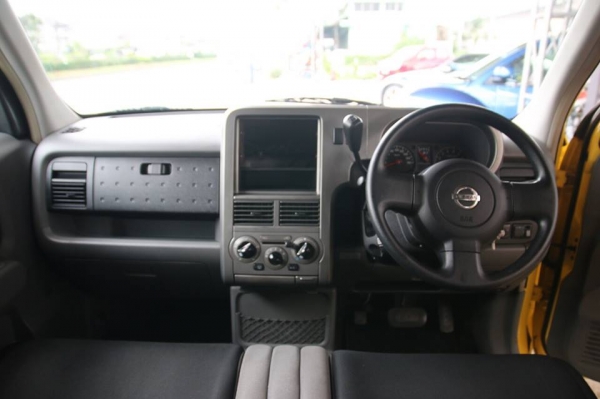 ขาย Nissan Cube Rider สีเหลือง เกียร์ Auto  ชุดแต่ง Rider แท้ทั้งคัน