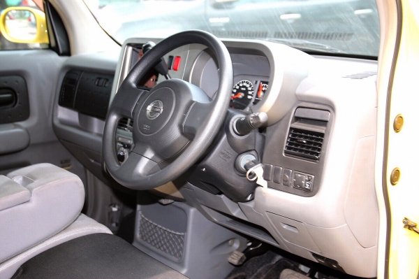 ขาย Nissan Cube Rider สีเหลือง เกียร์ Auto  ชุดแต่ง Rider แท้ทั้งคัน