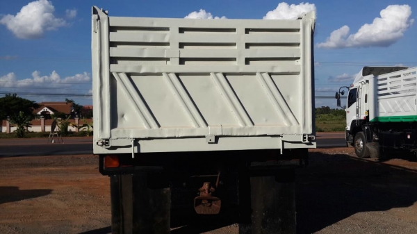 รถอีซูซุ 10 ล้อดั้ม FVZ  300 แรงม้า ปี 56. ( รถวิ่ง 12x,xxx กว่า กม. )     สนใจติดต่อ  081 - 6079515