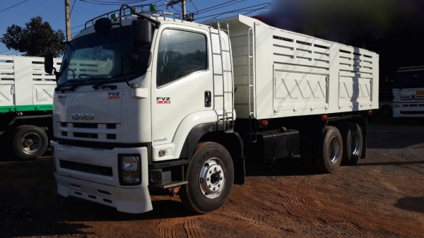 รถอีซูซุ 10 ล้อดั้ม FVZ  300 แรงม้า ปี 56. ( รถวิ่ง 12x,xxx กว่า กม. )     สนใจติดต่อ  081 - 6079515