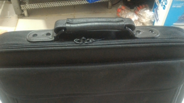 กระเป๋าถือหรือสะพายใบใหญ่ KANSAI NEW YORK  ใส่เอกสารหรือโน๊ตบุ๊ค มีกันกระแทรกหนา มีช่องใส่ของเยอะ พื้นล่างมียางกันกระแทรกช่วยป้องกัน