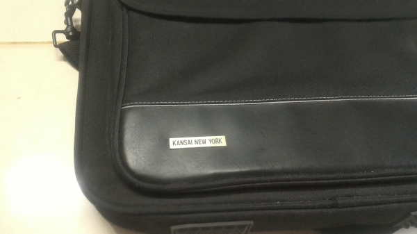 กระเป๋าถือหรือสะพายใบใหญ่ KANSAI NEW YORK  ใส่เอกสารหรือโน๊ตบุ๊ค มีกันกระแทรกหนา มีช่องใส่ของเยอะ พื้นล่างมียางกันกระแทรกช่วยป้องกัน