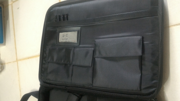 กระเป๋าถือหรือสะพายใบใหญ่ KANSAI NEW YORK  ใส่เอกสารหรือโน๊ตบุ๊ค มีกันกระแทรกหนา มีช่องใส่ของเยอะ พื้นล่างมียางกันกระแทรกช่วยป้องกัน