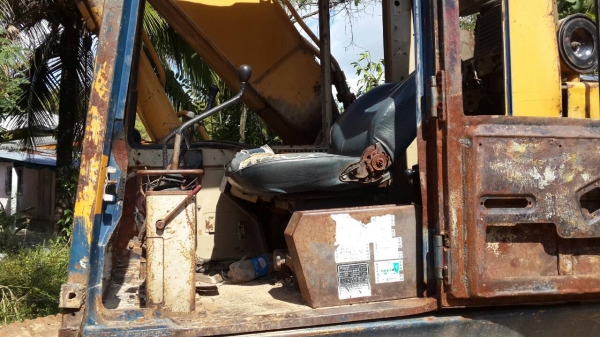 ขายแม็คโคร KOMATSU PC200-3 สภาพพร้อมใช้งาน เครื่องปั้มดี โซ่ช่วงล่างสวย เอกสารสัญญาซื้อขาย