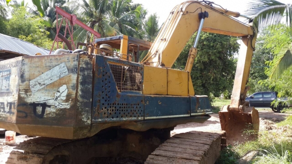 ขายแม็คโคร KOMATSU PC200-3 สภาพพร้อมใช้งาน เครื่องปั้มดี โซ่ช่วงล่างสวย เอกสารสัญญาซื้อขาย