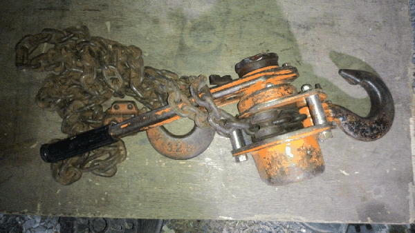 ขายด่วนรอกมือโยก(รอกกำมะลอ) VITAL 3.2 TON Made in japan. ขายด่วนรอกมือโยก(รอกกำมะลอ) VITAL 3.2 TON Made in japan.