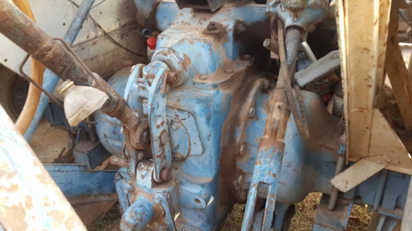 ขายรถไถFORD 6610เสื้อลาย  สภาพพร้อมใช้งาน เครื่องเกียร์ดี ปั้มดี อุปกรณ์มีเท่าติดรถครับ