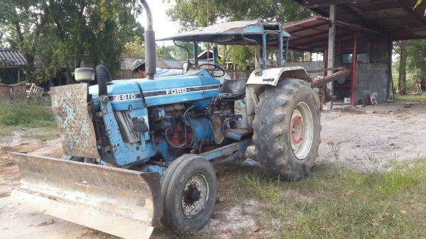 ขายรถไถFORD 6610เสื้อลาย  สภาพพร้อมใช้งาน เครื่องเกียร์ดี ปั้มดี อุปกรณ์มีเท่าติดรถครับ