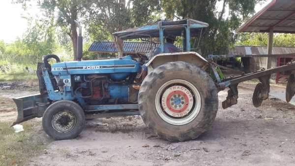 ขายรถไถFORD 6610เสื้อลาย  สภาพพร้อมใช้งาน เครื่องเกียร์ดี ปั้มดี อุปกรณ์มีเท่าติดรถครับ