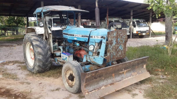ขายรถไถFORD 6610เสื้อลาย  สภาพพร้อมใช้งาน เครื่องเกียร์ดี ปั้มดี อุปกรณ์มีเท่าติดรถครับ