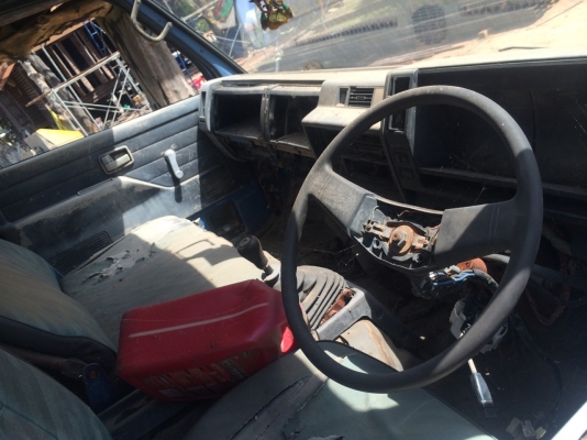 ขายหกล้อ ISUZU NPR115 ตามสภาพเครื่องไม่มี เกียร์ยังอยู่บนรถ เอกสารเล่มทะเบียนพร้มชุดโอน