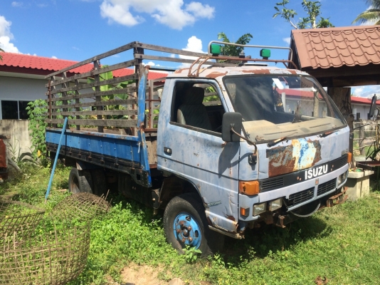 ขายหกล้อ ISUZU NPR115 ตามสภาพเครื่องไม่มี เกียร์ยังอยู่บนรถ เอกสารเล่มทะเบียนพร้มชุดโอน
