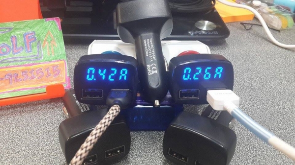 ที่วัดโวลท์ วัดอุณหภูมิ วัดกระแสไฟ 3 in 1 USB charger 2 ช่อง เสียบช่องจ่ายไฟรถ