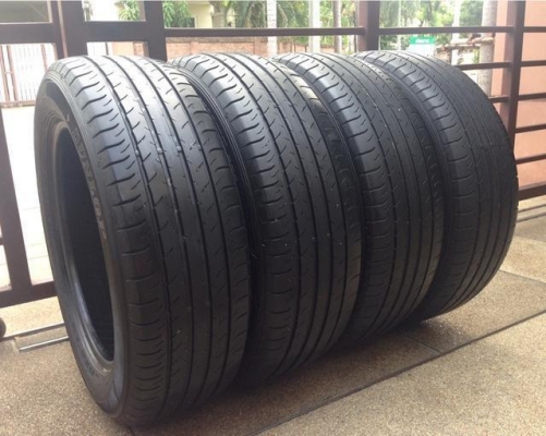 ยาง Dunlop 225 60 18 ปี13 ดอกเยอะ ไม่มีปะ ราคาไม่แพง