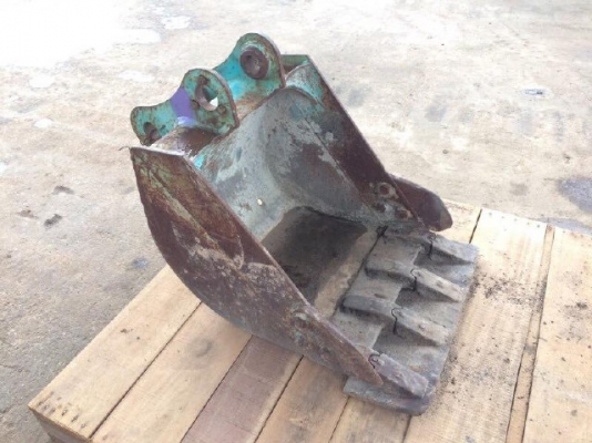 ขายบุ้งกี๋ ใช้กับ รถขุด KOBELCO SK60 นำเข้าจากญี่ปุ่น ติดต่อ 081-2990958/089-8368497 (เจ้าของขายเอง)