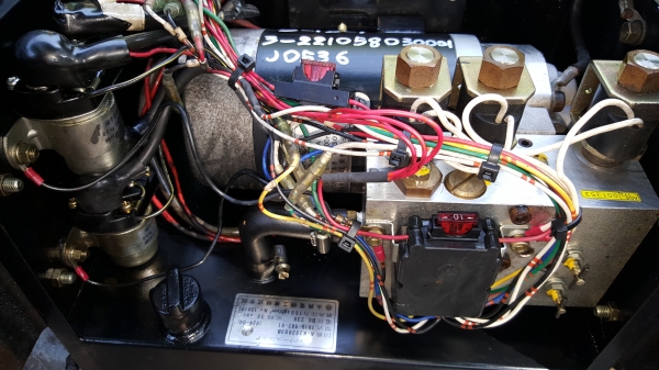 ปั้มไฮดรอลิค ออก 2 สาย ไฟ 24 v รหัสสินค้า S-15-1 ปั้มไฮดรอลิค ออก 2 สาย ไฟ 24 v รหัสสินค้า S-15-1