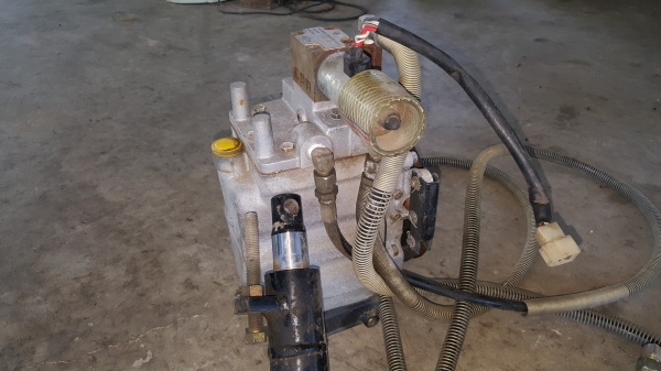 ปั้มไฮดรอลิค พร้อมกะบอก ปั้มไฮดรอลิค พร้อมกะบอก