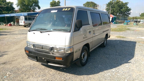 รถตู้ นิสสัน Urvan