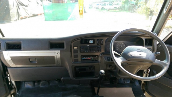 รถตู้ นิสสัน Urvan