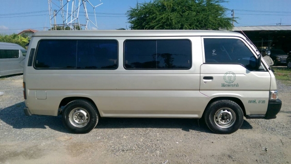 รถตู้ นิสสัน Urvan