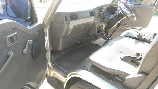 รถตู้ นิสสัน Urvan