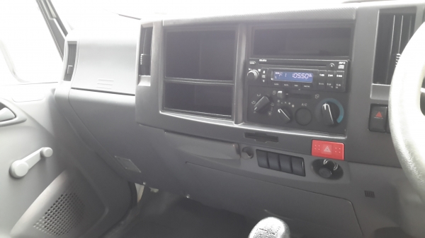 6 ล้อกลาง  *Euro.3*  ISUZU  NMR  130 แรงม้า *คอมมอนเรว*  รถสวยเดิม+สวยจริง+สภาพพร้อมใช้งาน * รถห้างแท้ * มีเล่มพร้อม *