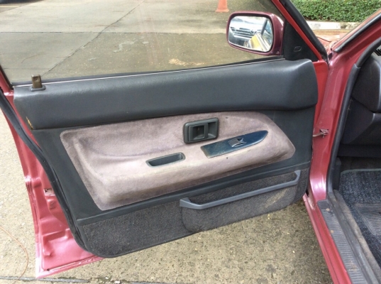 ขายรถโตโยต้า โคโรลล่า AE92 ปี91เครื่องเดิม 1.6 เกียร์ธรรมดา เพาเวอร์ กระจกไฟฟ้า ภายในเบะสวยเดิมๆแอร์วิทยุCD ตัวถังเดิมๆสียังสวยไม่ผุ เครื่องดีช่วงล่างใช้ได้ รถขับดีครับ ขายด่วน