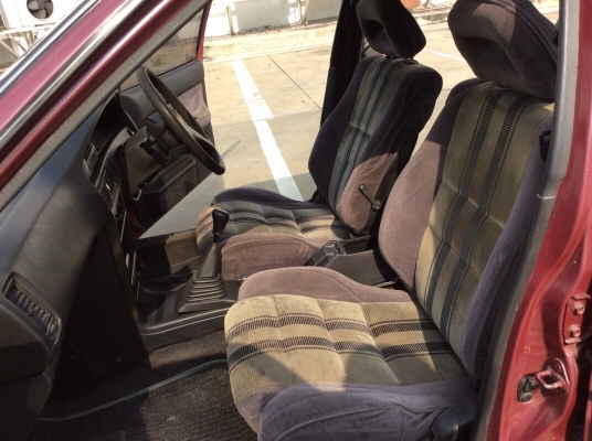 ขายรถโตโยต้า โคโรลล่า AE92 ปี91เครื่องเดิม 1.6 เกียร์ธรรมดา เพาเวอร์ กระจกไฟฟ้า ภายในเบะสวยเดิมๆแอร์วิทยุCD ตัวถังเดิมๆสียังสวยไม่ผุ เครื่องดีช่วงล่างใช้ได้ รถขับดีครับ ขายด่วน