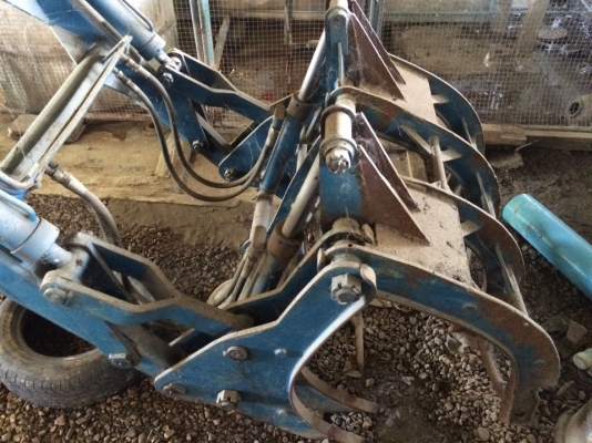 ขอบคุณเฮียนิทัศน์ค่ะ โครงตักรถไถฟอร์ดใส่ปากคีบ ครบชุด คอนโทรล ปั๊ม สายน้ำมันไฮโดรลิค สนใจติดต่อ 0811978548 ขอบคุณเฮียนิทัศน์ค่ะ โครงตักรถไถฟอร์ดใส่ปากคีบ ครบชุด คอนโทรล ปั๊ม สายน้ำมันไฮโดรลิค สนใจติดต่อ 0811978548