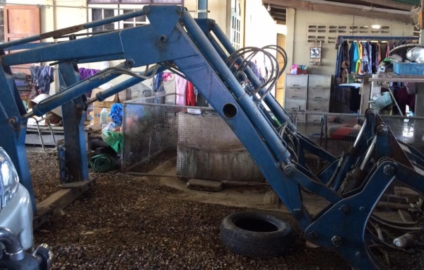 ขอบคุณเฮียนิทัศน์ค่ะ โครงตักรถไถฟอร์ดใส่ปากคีบ ครบชุด คอนโทรล ปั๊ม สายน้ำมันไฮโดรลิค สนใจติดต่อ 0811978548