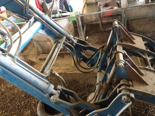 ขอบคุณเฮียนิทัศน์ค่ะ โครงตักรถไถฟอร์ดใส่ปากคีบ ครบชุด คอนโทรล ปั๊ม สายน้ำมันไฮโดรลิค สนใจติดต่อ 0811978548 ขอบคุณเฮียนิทัศน์ค่ะ โครงตักรถไถฟอร์ดใส่ปากคีบ ครบชุด คอนโทรล ปั๊ม สายน้ำมันไฮโดรลิค สนใจติดต่อ 0811978548