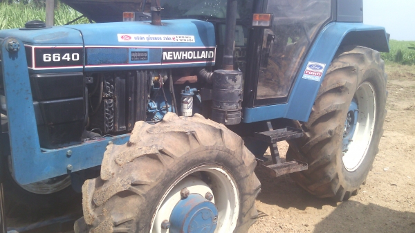 ขายรถไถ FORD รุ่น 6640 คานหน้าคาราโร่ เกีนร์  12x12 ตู้แอร์ เอกสาร อินวอย