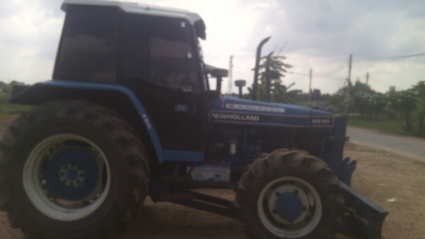 ขายรถไถ FORD รุ่น 6640 คานหน้าคาราโร่ เกีนร์  12x12 ตู้แอร์ เอกสาร อินวอย