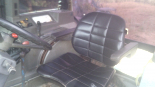 ขายรถไถ FORD รุ่น 6640 คานหน้าคาราโร่ เกีนร์  12x12 ตู้แอร์ เอกสาร อินวอย